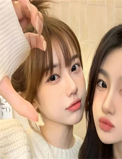 雄狮少女色彩运用精准解析：色调选择与情绪表达分析